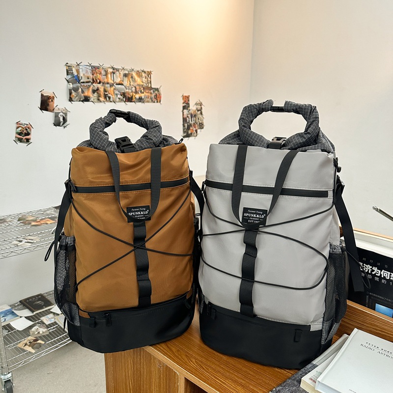 テックウェアスタイルの多目的バックパック、0.62kgの軽量 - Tech Accessories Bag のレビューと価格