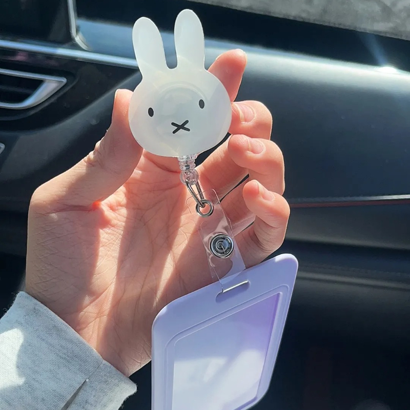 かわいいミッフィーIDバッジホルダー、リール式、キュートな漫 - Kawaii Tech Accessories のレビューと価格